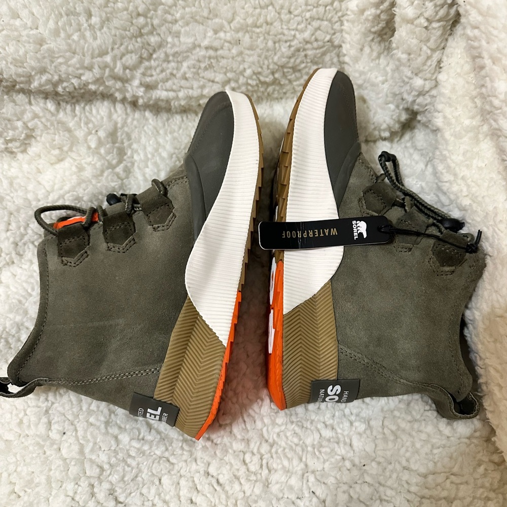 NEW Sorel out n about Waterproof Olive Boots